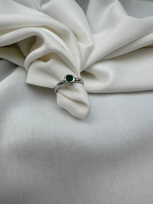 Woman’s Silver Ring Natural Emerald