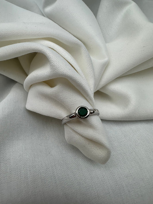 Woman’s Silver Ring Natural Emerald