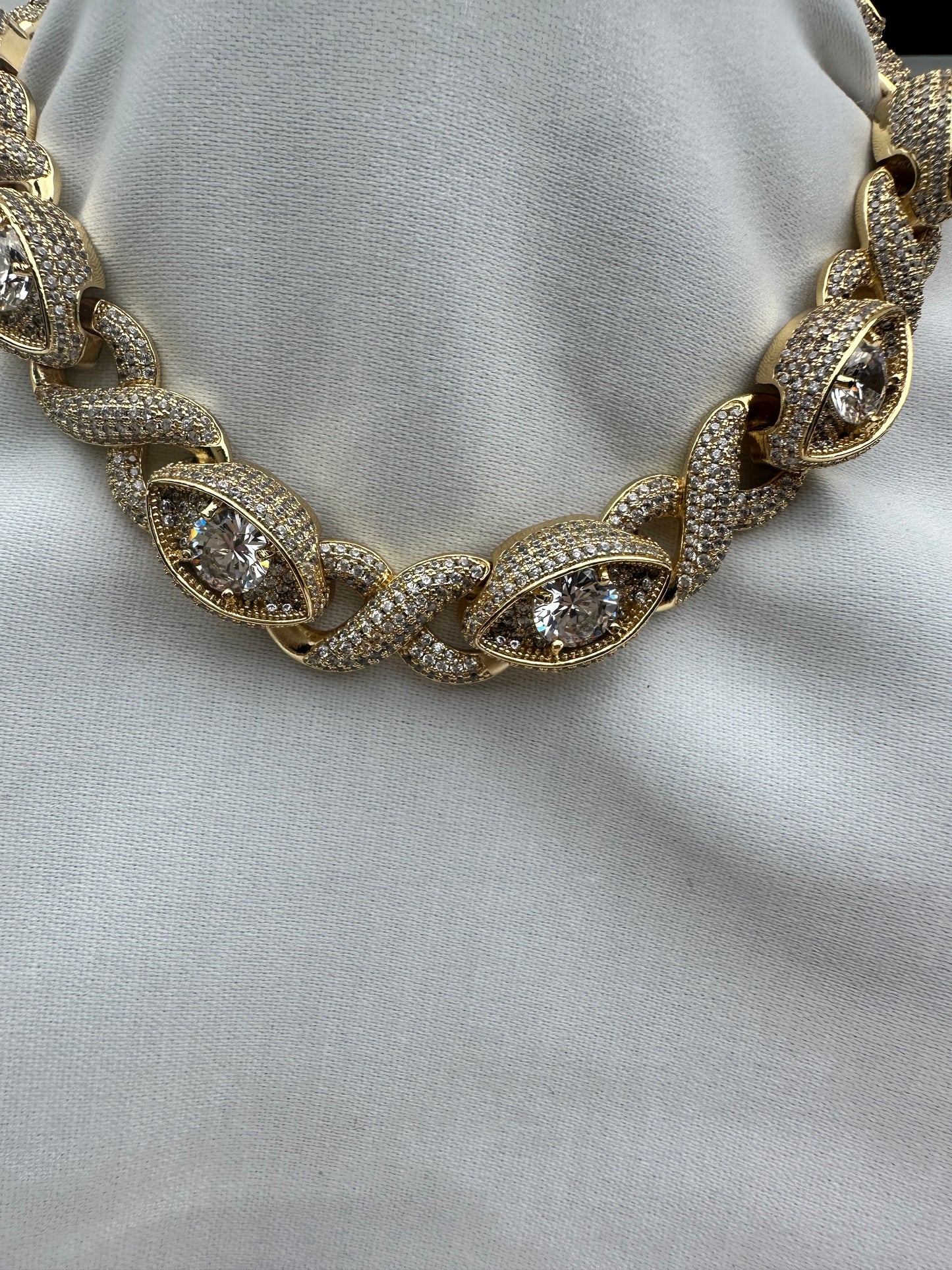 Gold Eye Infinty Link Chain Chocker